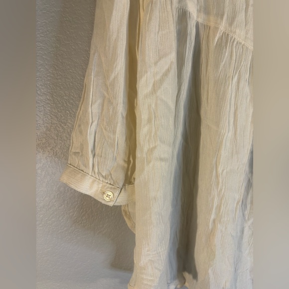 URBAN OUTFITTERS Bohemian Cream Sheer Top w Ruffle Bottom & V-neck & Side Slit🤍 - Picture 9 of 9